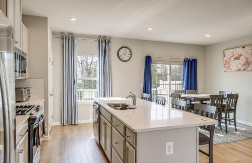Dale City Maison | 30 Mi to Downtown DC Charming Dale City Townhome!