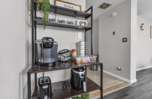 West Lawn Copropriété | 30 mins to downtown stunning high rise condo! close to Midway Airport, Shopping.
