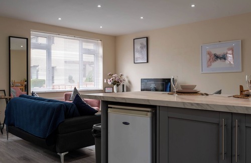 Brockworth Maison | 30% OFF Monthly Parking Sleeps 6