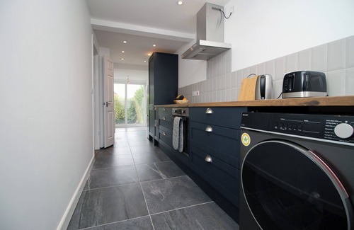 Llanrumney Maison | 30% Off Monthly Stay|Relocations|Business|Families