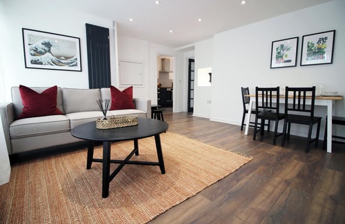 Llanrumney Maison | 30% Off Monthly Stay|Relocations|Business|Families
