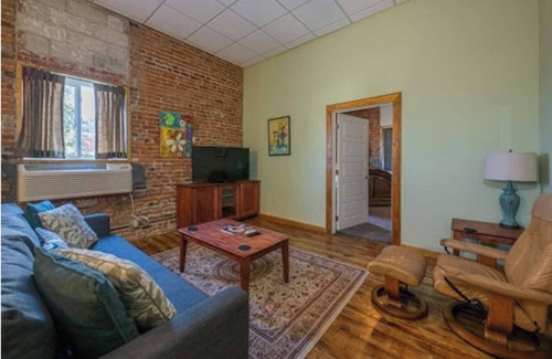 Du Quoin Appartement | 30 West...The Den (#2)