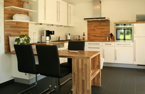 Nienhagen Appartement | 300 mètres de la mer Baltique - deux terrasses et jardin - WiFi disponible