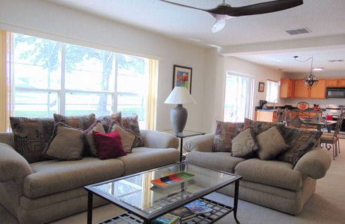 Sunrise Lakes Maison | 3000 sf fully fenced luxury waterfront home, private pool 15 min. from Disney!