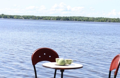 Pincourt Appartement | Au Bord de Leau Appartement 15 min Aeroport Montreal Lakefront Apartment