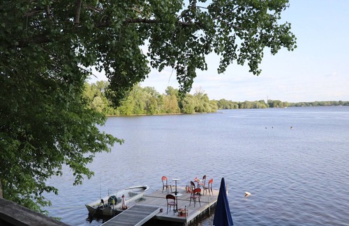 Pincourt Appartement | Au Bord de Leau Appartement 15 min Aeroport Montreal Lakefront Apartment