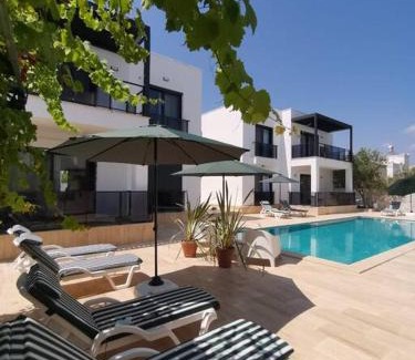 Turgutreis Appartement | 300m to Beach 2 Bedroom Garden Floor Flat with Pool B1 - Yeni Dünya Bodrum