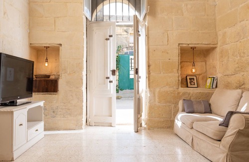 Xewkija Appartement | 300yr old farm converted into welcoming Tiny Home