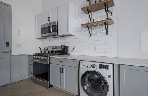Central City Copropriété | #302 New Downtown Condo on Morris Ave