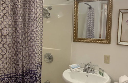 Boone Appartement | #303 Victorian Suite in Historical Building, 10 Miles from Ames, ISU, Boone, IA