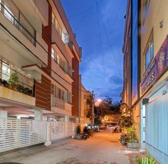 Ejipura Appartement | 303 Woods 2BHK Lift, Koramangala 100feet road