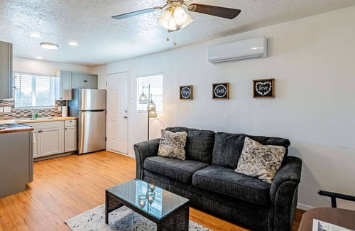 University Heights Appartement | 305 Princeton Suite 7 Overlooking NobHill
