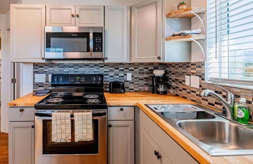 University Heights Appartement | 305 Princeton Suite 7 Overlooking NobHill