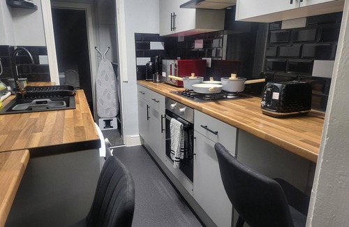 Burslem Appartement | 30m from Alton Towers 2bedroom apartment Family budgetfriendly modern amenities