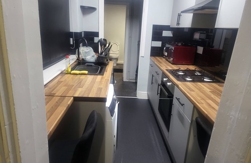 Burslem Appartement | 30m from Alton Towers 2bedroom apartment Family budgetfriendly modern amenities