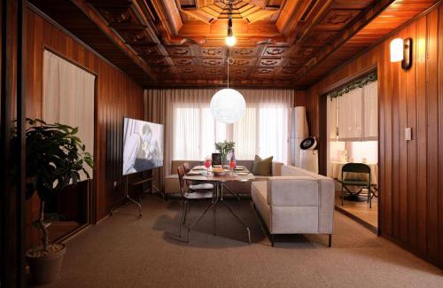 Banghwa-dong Appartement | 30pyeong private sensational accommodation spacious living room 2 minutes from Sinbang hwa Station kimpoairport near hong-dae