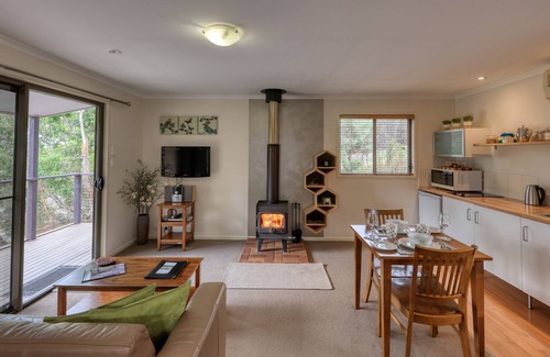 Stanthorpe Cottage | 31 The Rocks