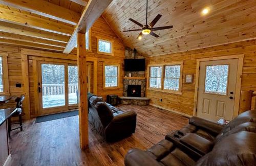 Bethlehem Maison | 31R Brand new log home on quiet side street in Bethlehem, close to Main Street! 20 min to skiing
