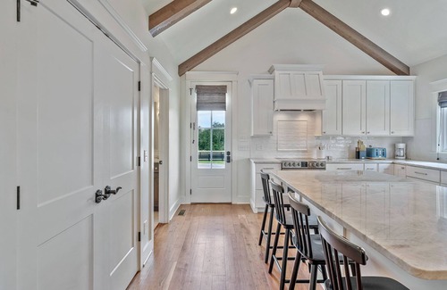 Kedron Maison | 32 Acre Farm at Maven Stables ｜Spring Hill