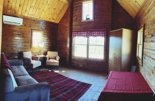 Columbia Falls Cabine | #32 - Flagpole View Cabins - Deluxe Cabin