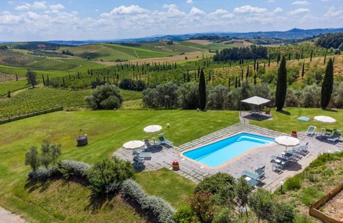 Cerreto Guidi Maison | 330 m² Longère ∙ 5 chambres ∙ 22 personnes