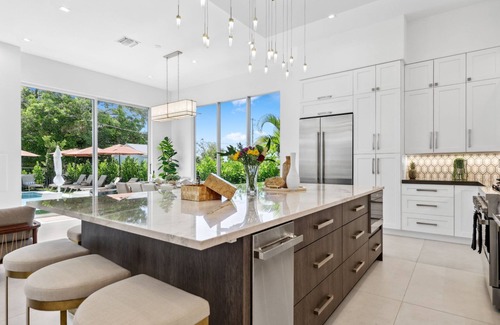 Delray Beach Maison | 337 New Luxe Modern Villa + Private Guest House | Walk to the Ave & Beach!