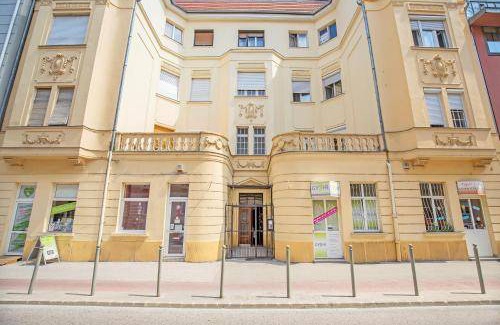 Gyor Lit Et Petit-Déjeuner | 34 m² Chambre d'hôtes ∙ 4 personnes