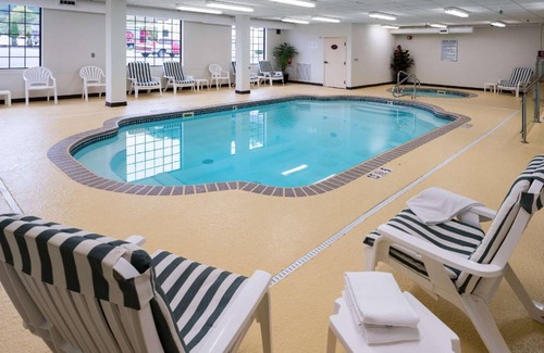Cross Lanes Hôtel | 35 m² Hôtel ∙ 127 personnes