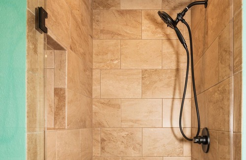 Bronson Maison | Grange 6B un lit / une salle de bain dans un deux lits