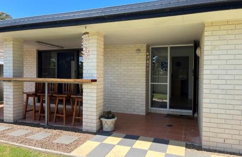 Rainbow Beach Maison | 35 Rumbalara Avenue Rainbow Beach Pool Aircon Pets Welome