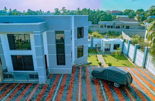 Dar es Salaam Villa | 350 m² Villa ∙ 4 chambres ∙ 8 personnes