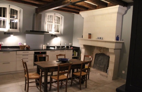 Saumur Maison | 300 M2/MAISON HISTORIQUE avec piscine intérieure chauffée dans le vieux Saumur