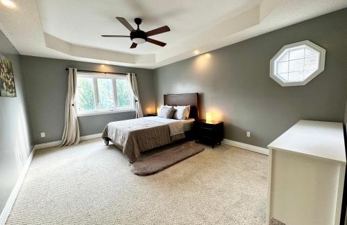 Brampton Maison | 3500 SqFt - Modern and Comfort - 4 BDRM Getaway - Relax - Unwind - Explore - Near Airport & Toronto Downtown
