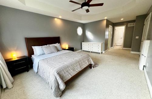 Brampton Maison | 3500 SqFt - Modern and Comfort - 4 BDRM Getaway - Relax - Unwind - Explore - Near Airport & Toronto Downtown