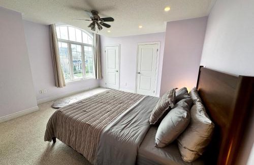 Brampton Maison | 3500 SqFt - Modern and Comfort - 4 BDRM Getaway - Relax - Unwind - Explore - Near Airport & Toronto Downtown