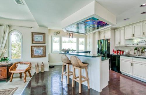 Twin Lakes Appartement | 350A Waterfront Oasis with hot tub