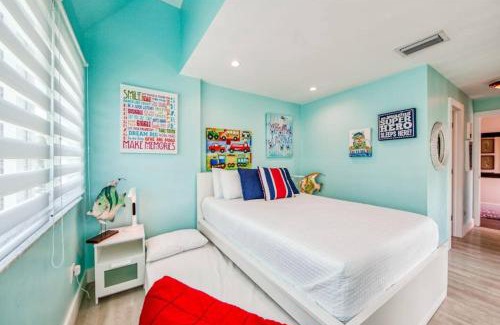 Twin Lakes Appartement | 350A Waterfront Oasis with hot tub