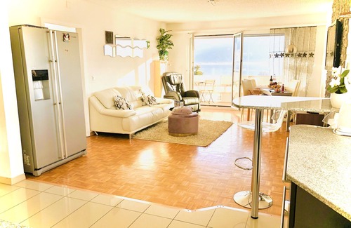 Montreux Appartement | MONTREUX - 35 Moderne et spacieux avec 2x salle de bain, 2x balcon et vue lac