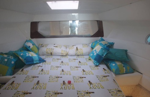 Angra dos Reis Location De Bateaux | 36-foot private tour boat for up to 12 passengers
