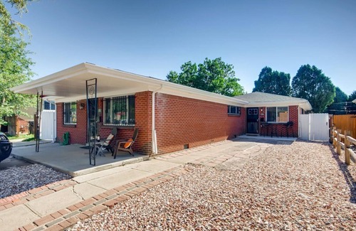 West Colfax Maison | Belle maison unifamiliale entièrement meublée et entièrement rénovée disponible!