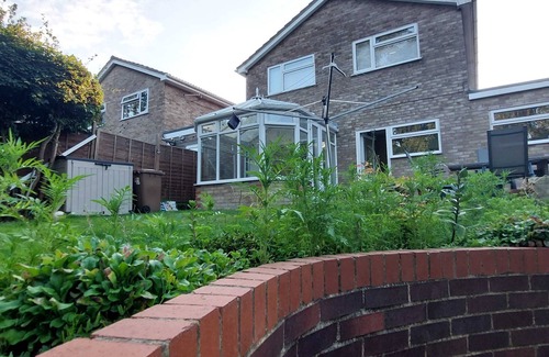 Sandhurst Maison | 360 GU4 Oaktree Way 13- Luxury 5 BDR 2 BA House with Parking in Sandhurst