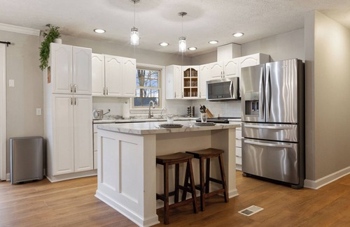 Jeffersonville Maison | Sleeps 18~Game room~2 Kitchens~Awesome backyard