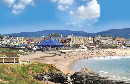 Drumacrin Appartement | 37 Atlantic Point, Ground Floor, Sea View Apartment sleeps 6