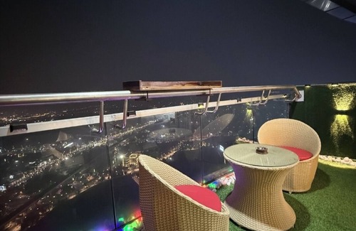 Noida Appartement | 37th Floor | Lux Paradise By Aurum