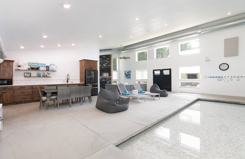 Niles Maison | 38-Acres of Luxury by Notre Dame, 9BR, Indoor Pool