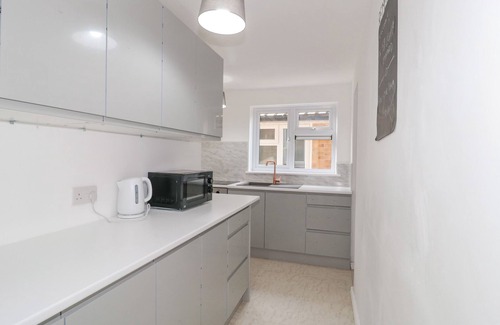 Cliffe Pypard Maison | 38 CLYFFE PYPARD, family friendly, with a garden in Lyneham
