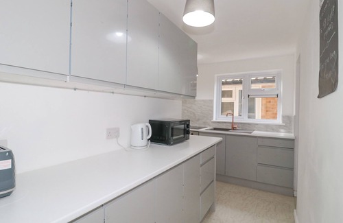 Cliffe Pypard Maison | 38 CLYFFE PYPARD, family friendly, with a garden in Lyneham
