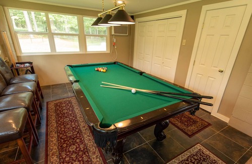 Jonesville Maison | 391-Acre Ranch Home with Private Lake, Pier, Paddleboat, Lake View, Game Room