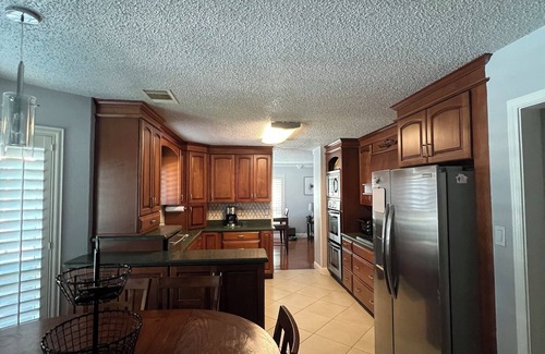 South Arlington Maison | 3b/2.5b Family home with Pool close to Joe Pool Lake and Epic Indoor Water Park