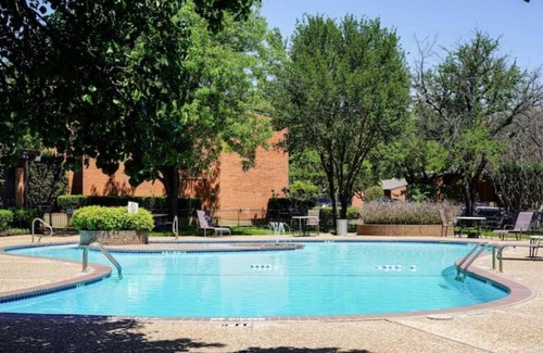 Grand Prairie Copropriété | 3B Lux 3bd 3bth Condo w/King/4 separate twin beds